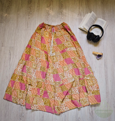Langer Boho Patchwork Maxirock in Altrosa und Senftönen aus Crinkle-Stoff – Damen Sommerrock mit Gummizug, fließend und leicht – ideal für Festivals, Urlaub und Alltag
